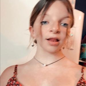 Meet your Posher, Claire